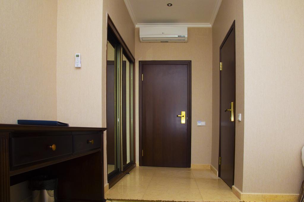 Royal Petrol Hotel Almaty Exteriér fotografie